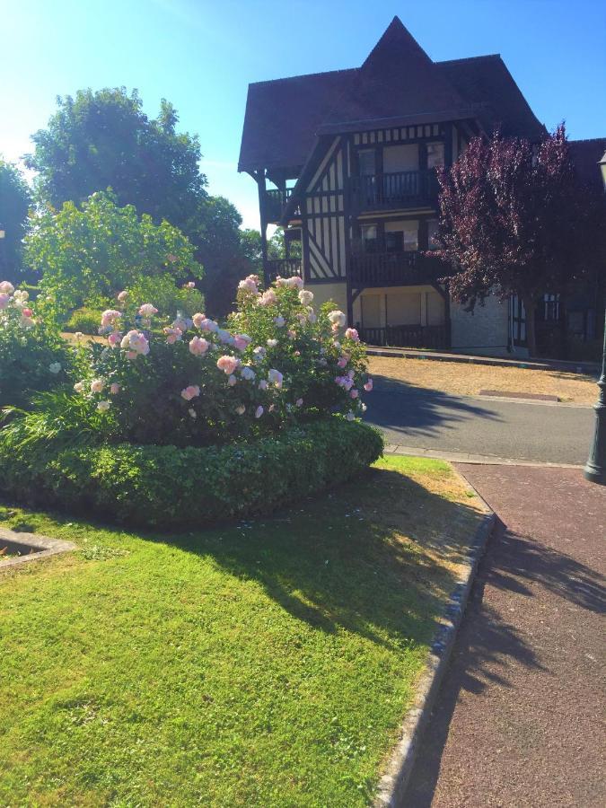 Domaine Prive, , Piscine, Jacuzzi, Joli Appartement Deauville Exterior foto